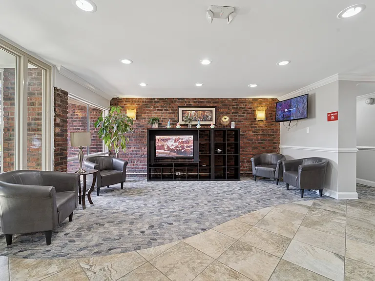 Haverford Court — Photo 19