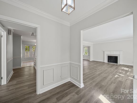 3rd image of 509 Lee Ave