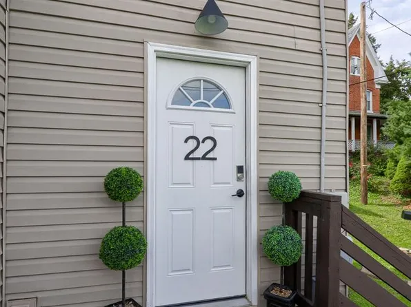 22 E Pennsylvania Ave, Yoe, PA 17313