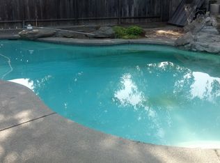 610 W Antonio Dr, Clovis, CA 93612