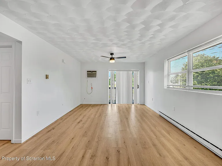1215 Lori Ln — Photo 6