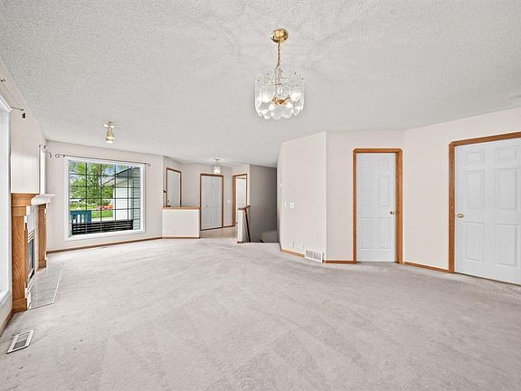 3rd image of 126 S Douglas Glen Close SE