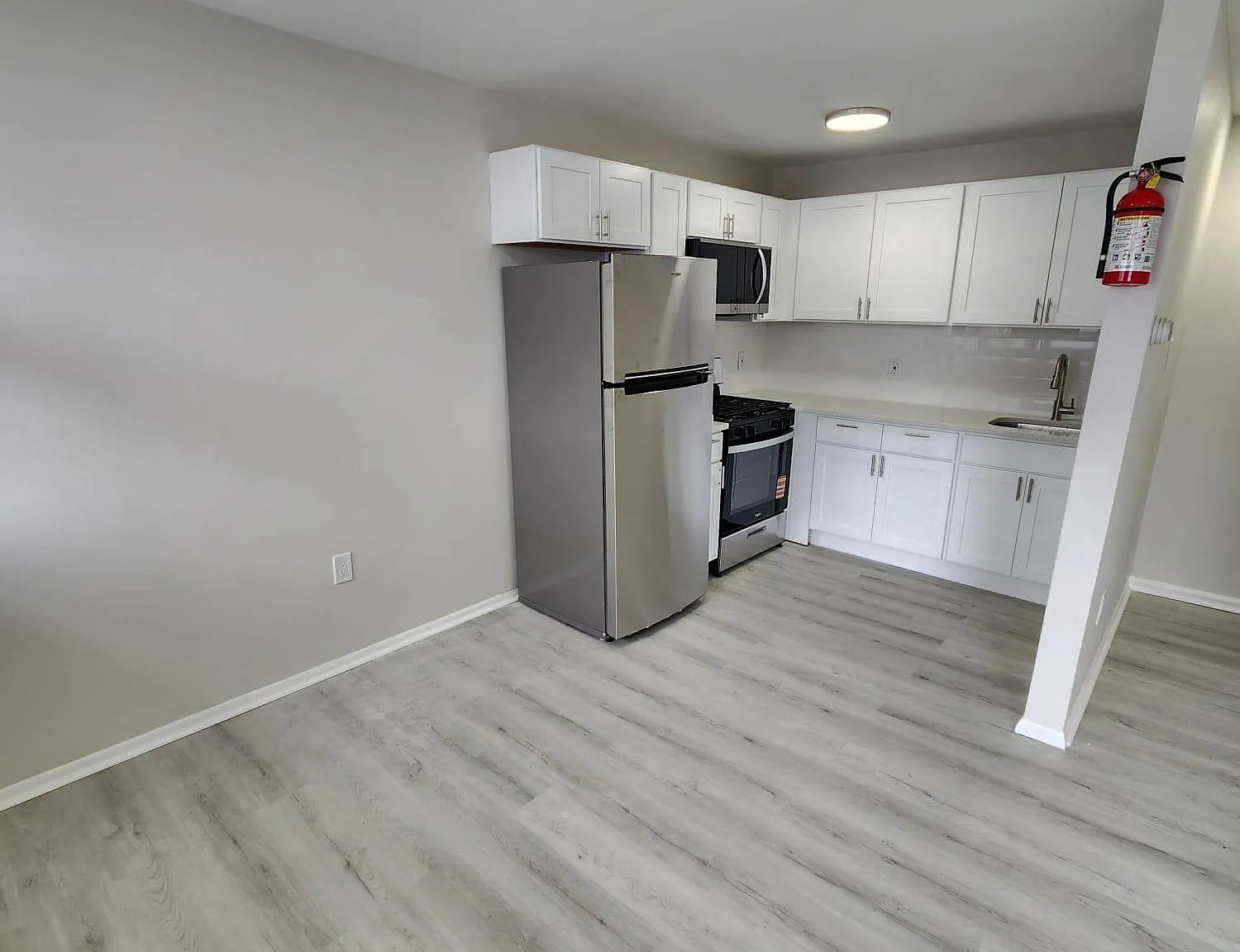 2 bed, 1.0 bath, $1,795 — Photo 4