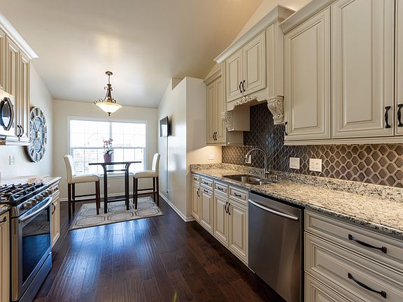 4th image of 74 Allerton Dr #76E2