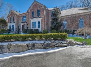 22 Shadowbrook Way, Mendham, NJ 07945