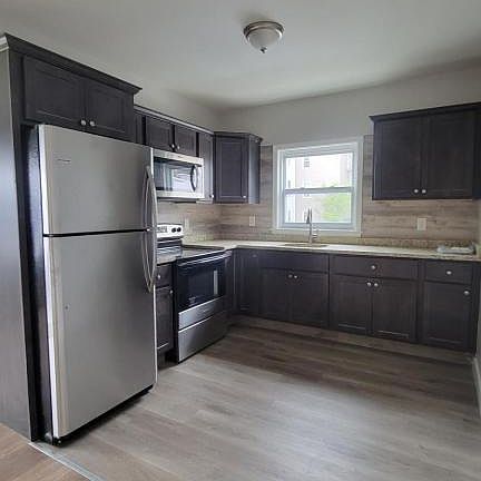 3rd image of 183 Lowell St