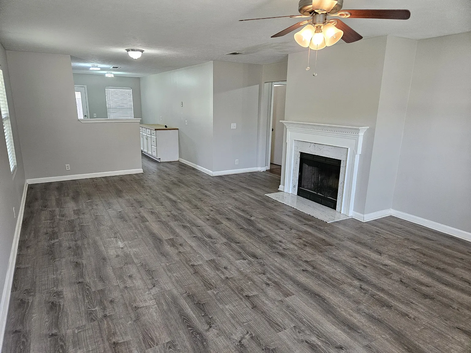 3 bed, 2.0 bath, 1429 sqft, $1,800 — Photo 3