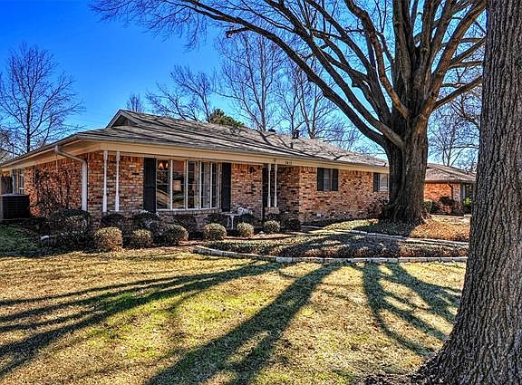 2nd image of 2813 Dover Dr