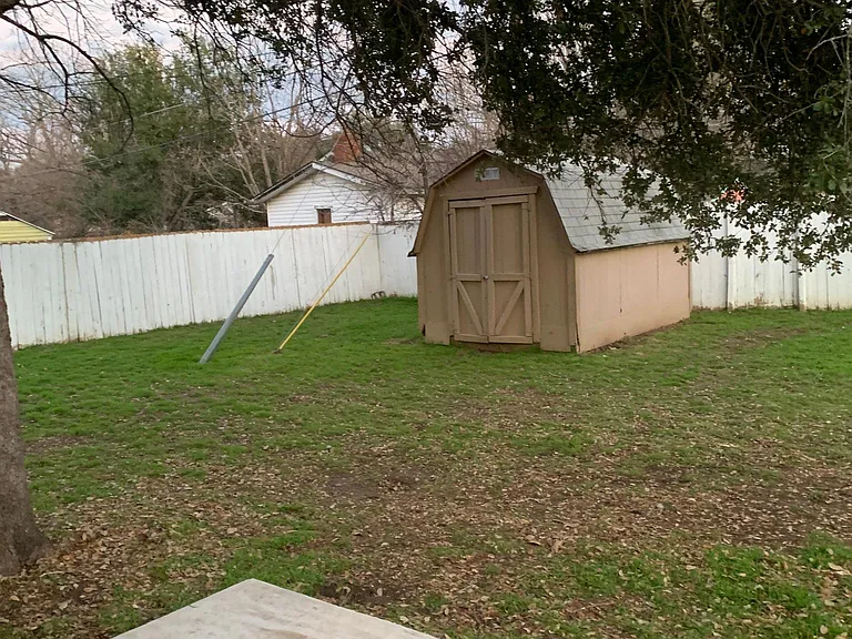 1221 Wedgewood Dr — Photo 11