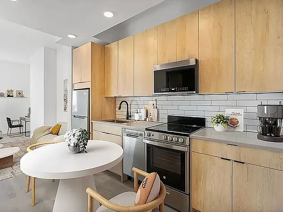 4th image of 1856 Park Ave #16E