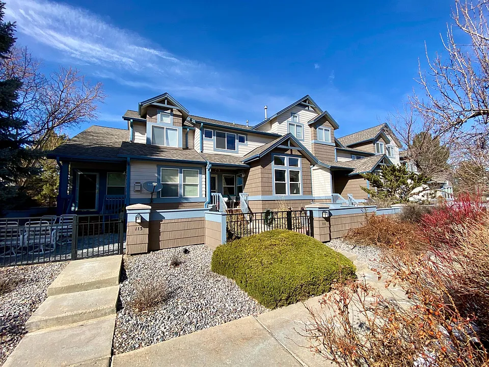 111 Rowena Pl