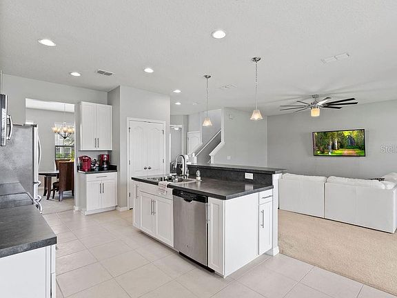 3rd image of 701 River Grass Ln