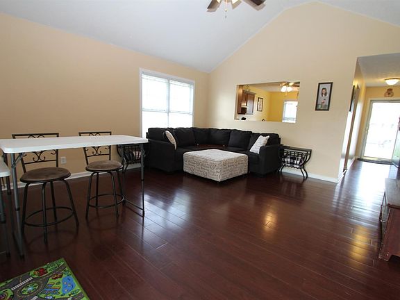 3rd image of 109 Briar Patch Ln