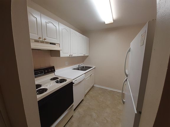 2nd image of 1021 Queen Ann Dr APT 17