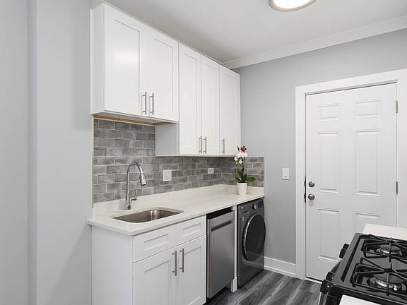 4th image of 3821 N Greenview Ave #W4