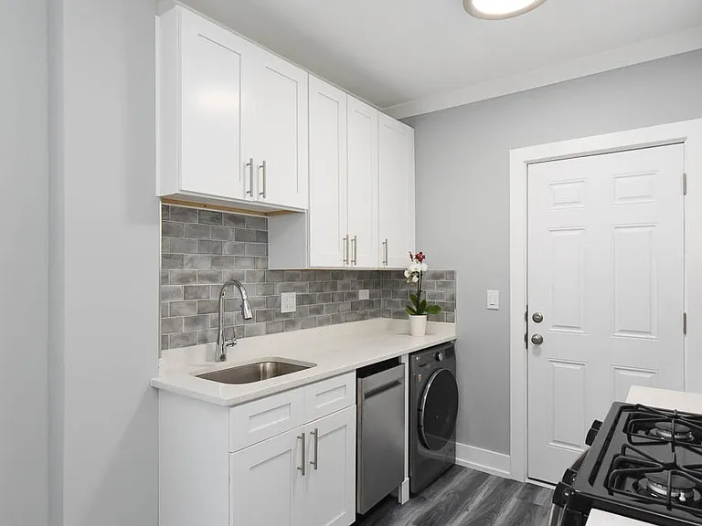 3821 N Greenview Ave #W3 — Photo 4