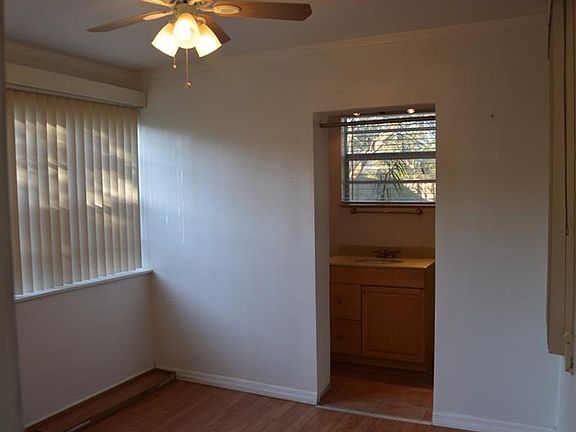 5th image of 9312 Highland Ave