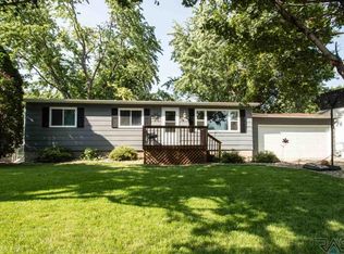 202 W 7th St, Hartford, SD 57033