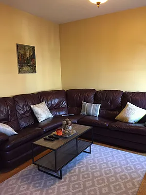 Rented by Metroline Realty | media 10