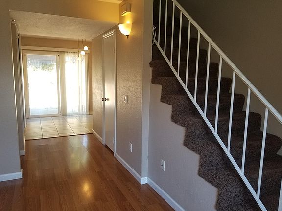 5th image of 163 Whitney Ave APT 3