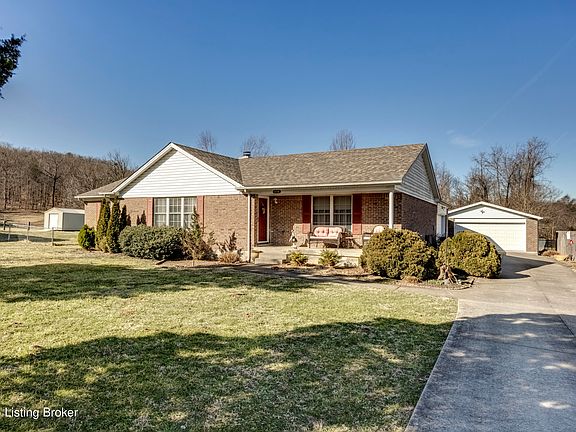 5th image of 275 Sharon Dr