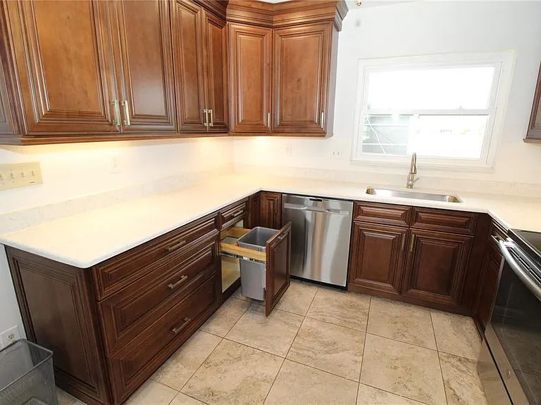 1104 Desert Hills Dr — Photo 9