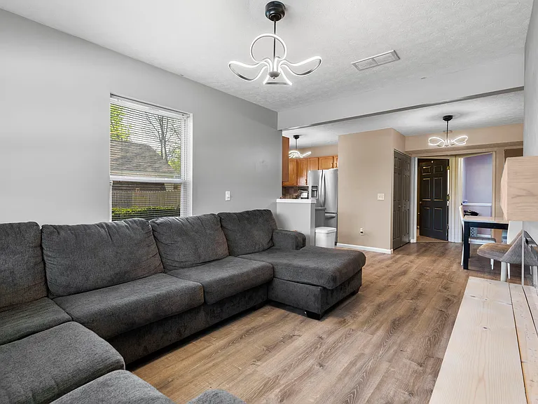 1113 Weaver Ct — Photo 5