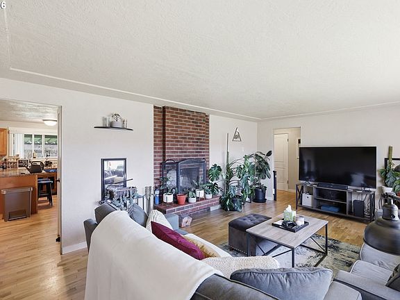 4th image of 76 Woodlane Dr