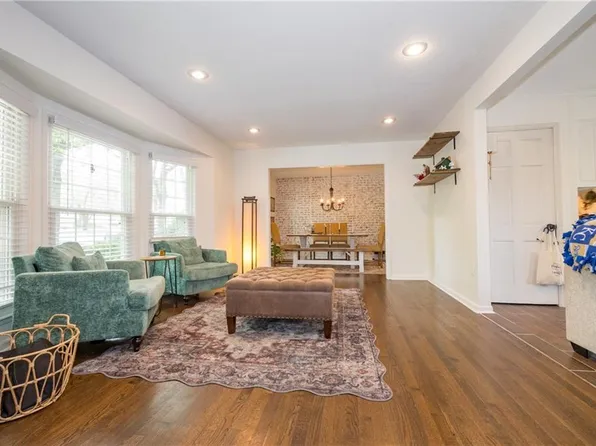 6807 NW Birch Ln, Kansas City, MO 64151