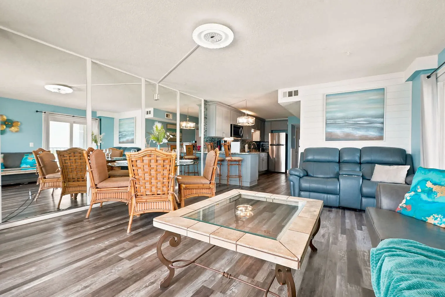 2 bed, 2.0 bath, 979 sqft, $2,160 — Photo 1