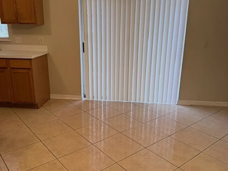 744 Paris Dr — Photo 6