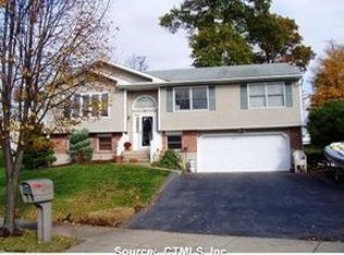25 Big Spruce Ln, West Haven, CT 06516