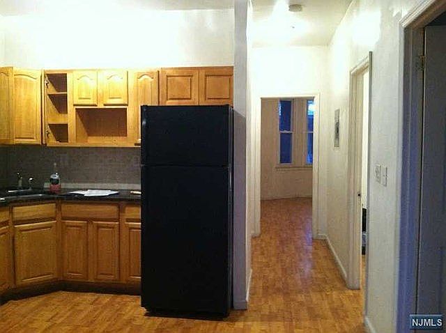 2nd image of 23 Andrew St Floor 2