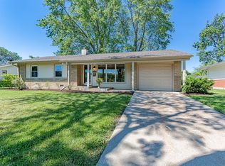 740 Crest Ave, Elk Grove Village, IL 60007