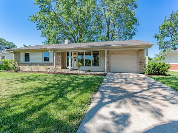 740 Crest Ave, Elk Grove Village, IL 60007