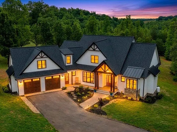 479 Constitution Blvd, Wirtz, VA 24184