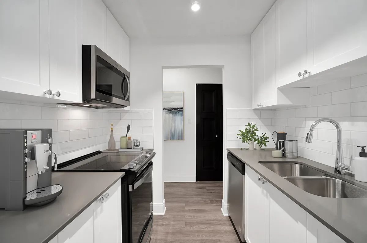 3255 Cook St — Photo 4