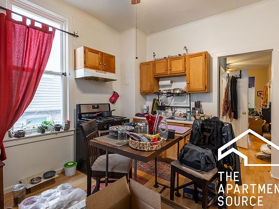 3rd image of 3308 W Wabansia Ave #1
