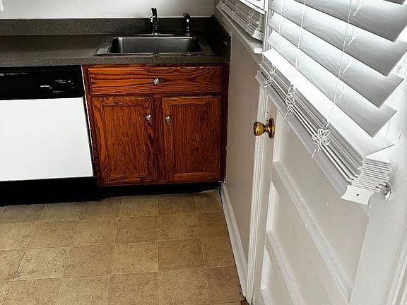 3rd image of 102 Shawomet Ave #906AD9611