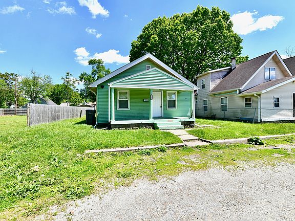3rd image of 1025 Sharon Ave