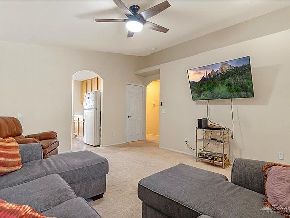 5th image of 2306 Grandview Ter