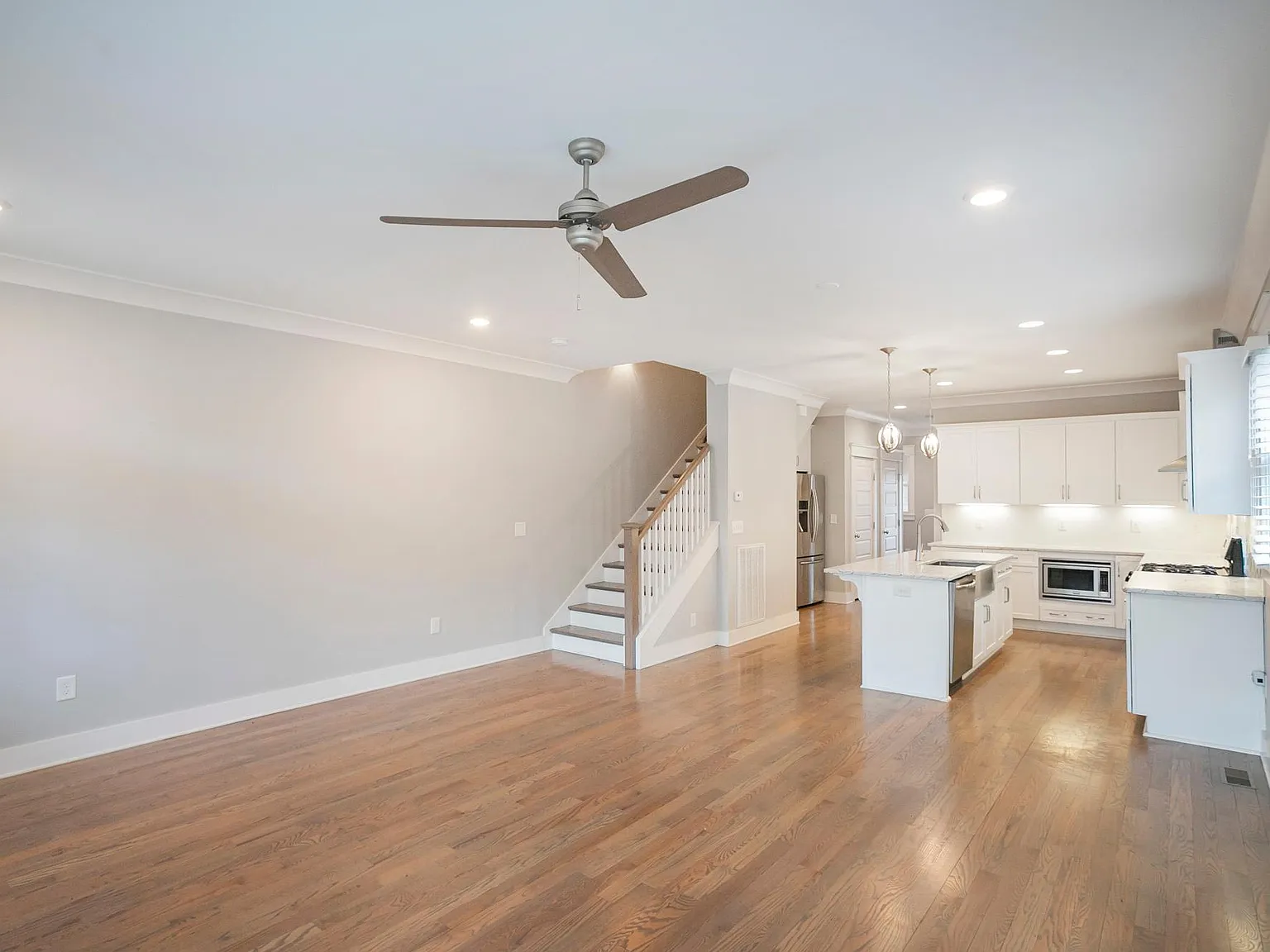 3 bed, 1868 sqft, $2,995 — Photo 4