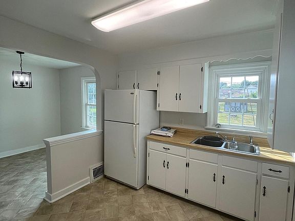 5th image of 151 Belview Ave