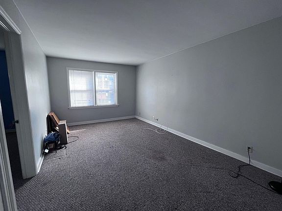 5th image of 2243 S Kinnickinnic Ave #1