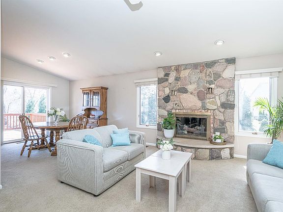 2nd image of 29515 Sylvan Ln #1