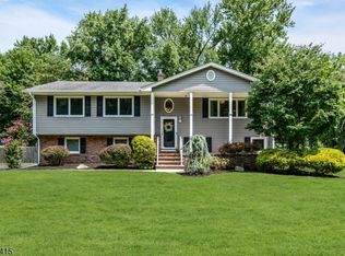 1245 Sunnyfield Ln, Scotch Plains, NJ 07076