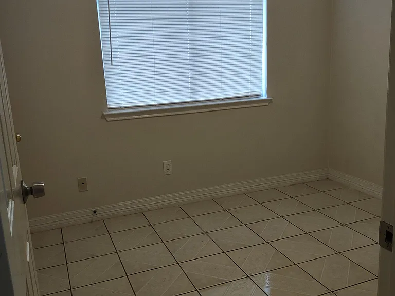 17911 Greenbriar Park — Photo 8
