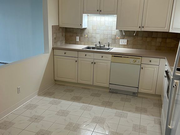 2nd image of 580 Salem St APT 17