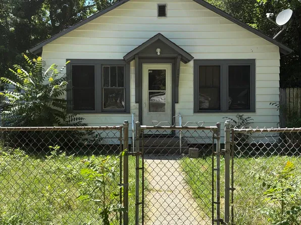 1016 Villa Ct, Benton Harbor, MI 49022