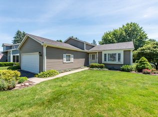 17505 W Woodland Dr, Grayslake, IL 60030